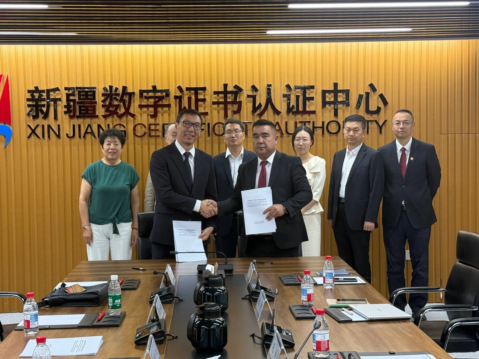 Documentolog пен Xinjiang CA ынтымақтастық туралы меморандумға қол қою рәсімі, Үрімжі, 2026 жылғы 16 қыркүйек